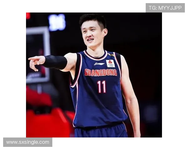 周鹏的篮球生涯回顾与未来展望:从青年才俊到球队核心的成长之路 周鹏的篮球生涯回顾与未来展望:从青年才俊到球队核心的成长之路